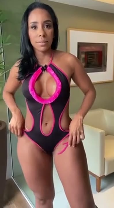 Marinara Melo caiu na net morena gostosa exibindo a bunda grande bronzeada