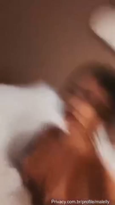 Malelly video amador peladinha na banheira de espuma do motel