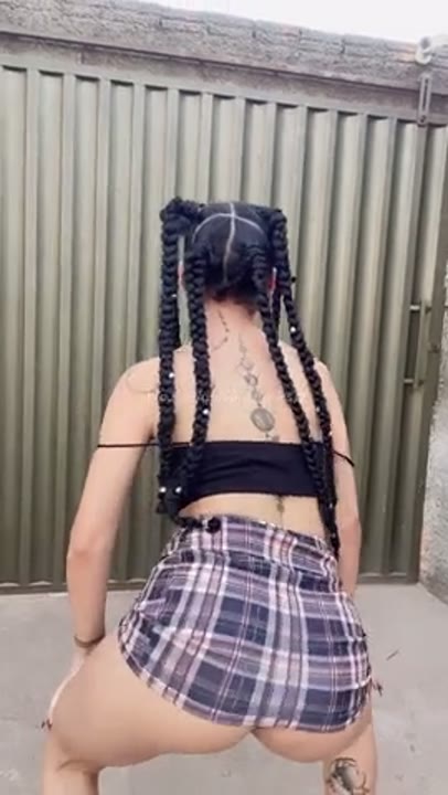 Aquela La caiu na net rebolando a bunda gostosa sem calcinha
