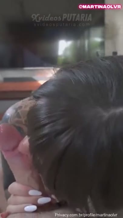 Gozando na boca da Martina após boquete lento da novinha