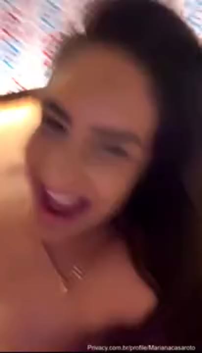 Mariana Casaroto fudendo gozando e ganhando leite na buceta