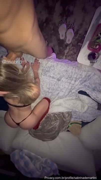 Sabrina de Martini anal loira gostosa dando o cuinho e levando uma gozada no rabo