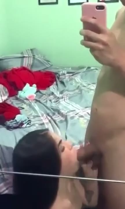Mc Pipokinha boquete caiu na net chupando o cacete do novinho favelado