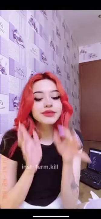 TermKill nua mostrandos os pés em um porno de fetiche