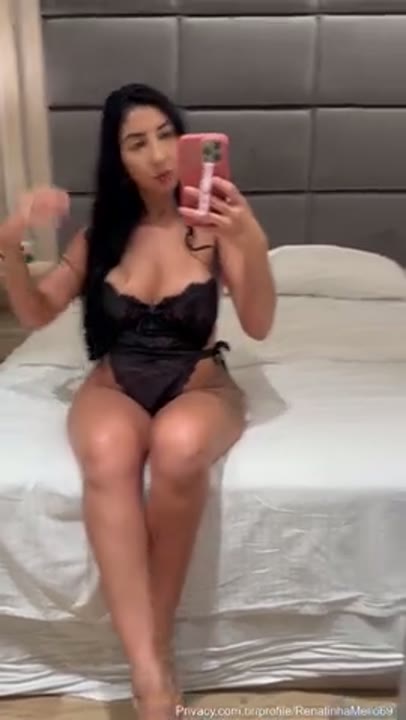 Renatinha Mello caiu na net se exibindo cheia de tesão no motel