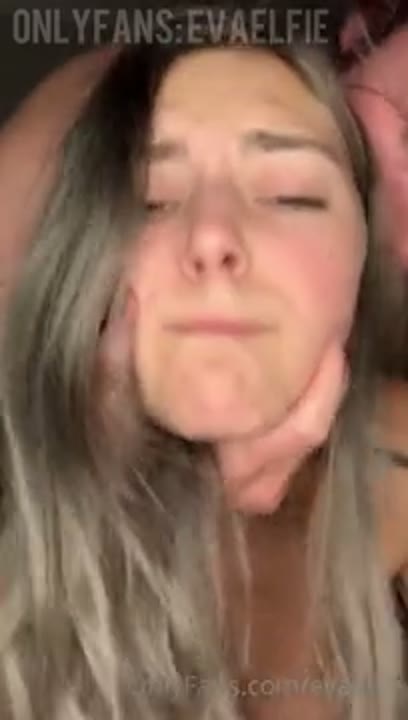Eva Elfie transando e gemendo alto no sexo safado com o namorado