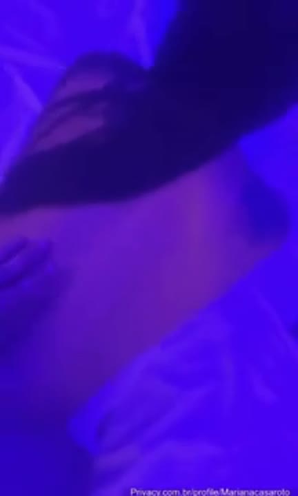 Mariana Casaroto fudendo gostoso de quatro com bunda empinada