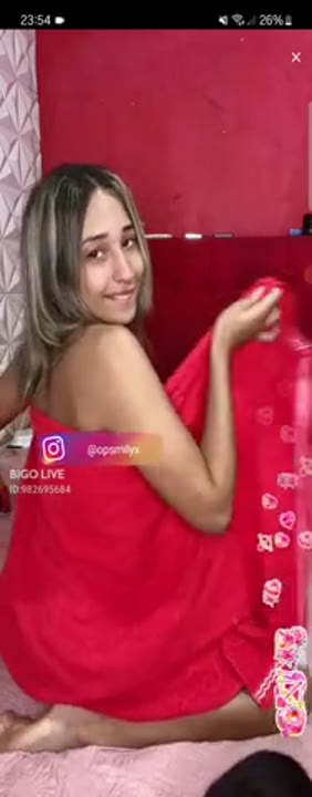 Opsmiilly nua e safadinha gemendo em masturbação bem safada