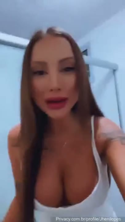 Jheni Lopes se masturbando de vestido sem calcinha bem safadinha