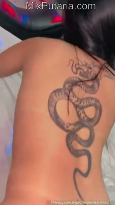 Jhenis KutKut de quatro levando rola do cliente