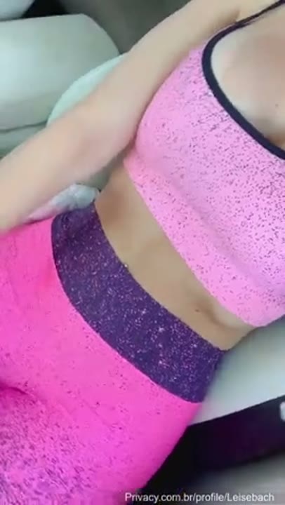 Leise Bach videos com a buceta molhadinha dentro do carro