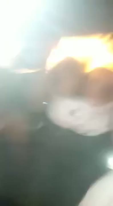 Yaa Santana caiu na net mostrando os peitos em publico no carro