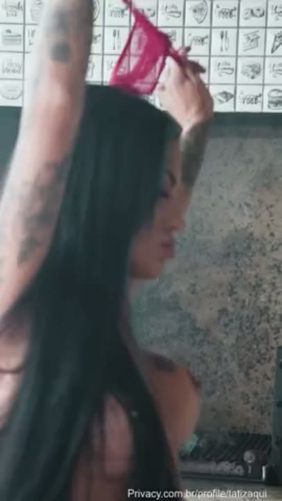 Tati Zaqui packs melhores videos da gostosa pelada mostrando a buceta