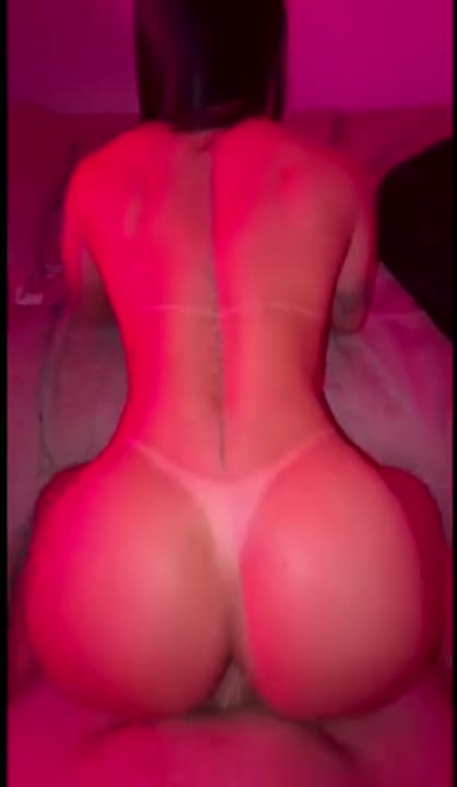 Morena do Insta vazada pelo ex namorado fodendo no pelo e gemendo de quatro
