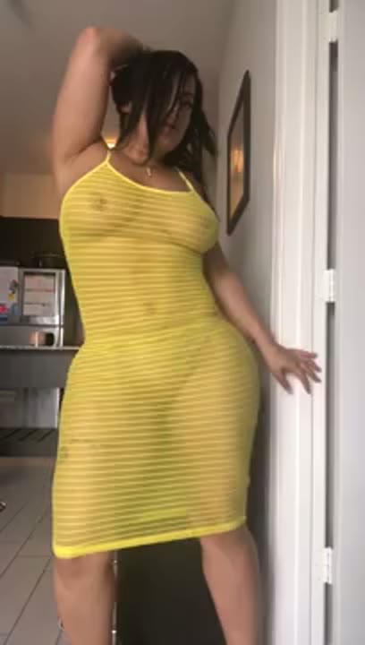 Lissa Aires gostosa rebolando safada com vestido transparente