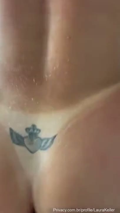 Loirona dando a buceta de quatro e gemendo alto na foda gostosa