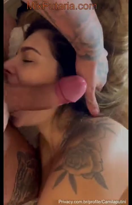 Camila Putini mamando e levando gozada na cara