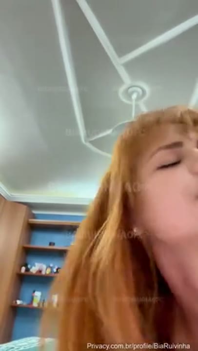 Bia Ruivinha fudendo e gemendo gostoso no sexo quente