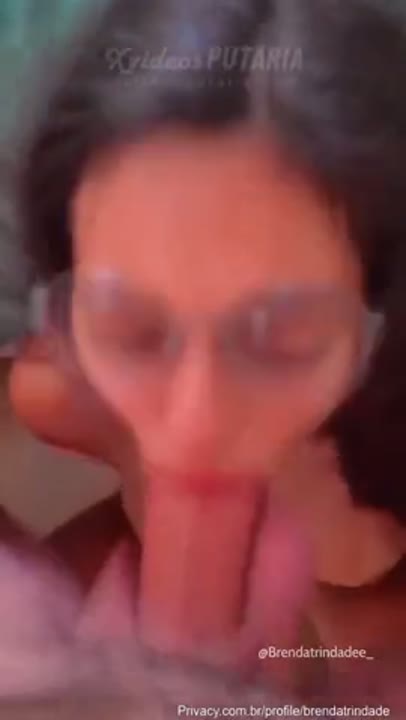 Brenda Trindade levando leitada na cara após intensa mamada