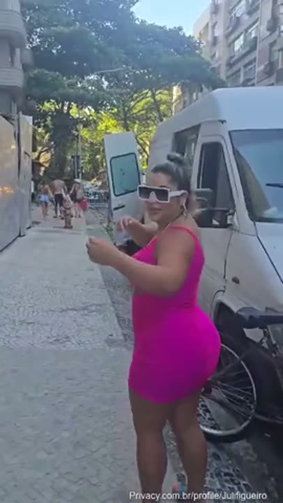 Juli Figueiro onlyfans mostrando a buceta e o cu em publico no carnaval