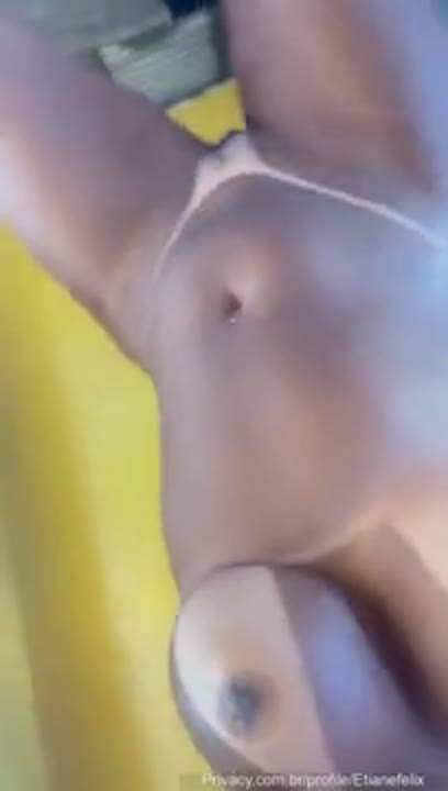 Etiane Félix vazada peladinha exibindo corpo bronzeado