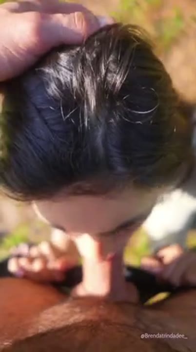 Brenda Trindade filme de sexo pagando boquete e dando a buceta no mato