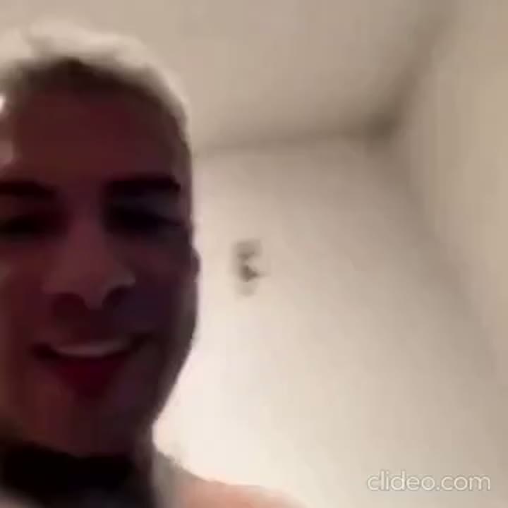 Porno Tadalafellas pelado mostrando o cu depois de ser arrombado