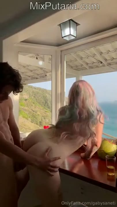 Gaby Saneti fodendo gostoso na cozinha