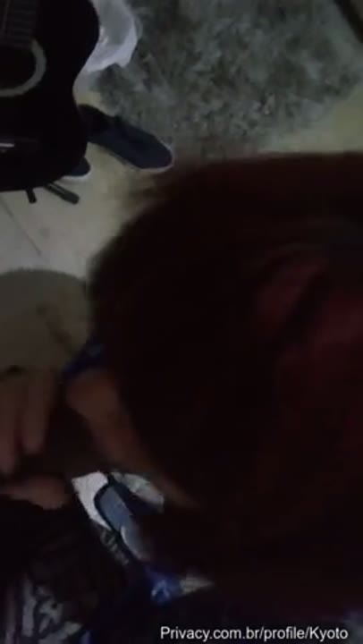 Kyoto porno mamando o caralho do amador bem safada