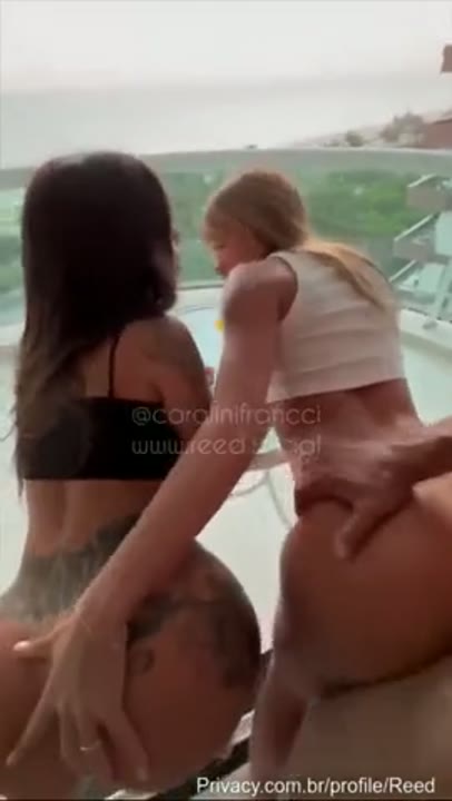 Carol Francci porno dando gostoso pro moreno forte em um belo sexo à três