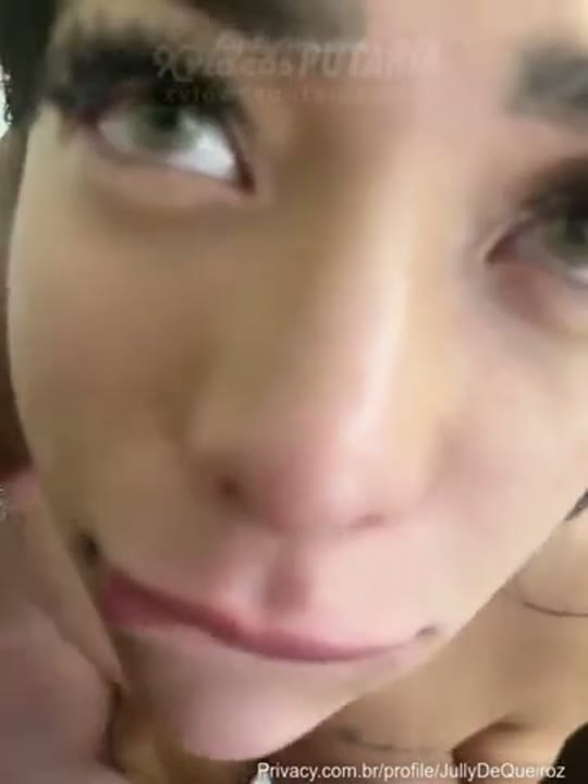 Jully Queiroz provando pica preta enorme e tomando de quatro