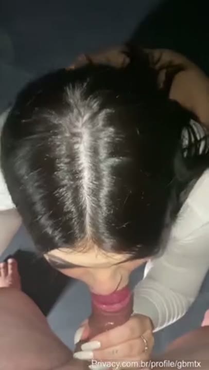 Gbmtx mamando gostoso de quatro e levando gozada na boca