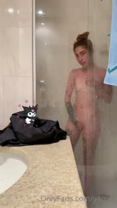 Y4meii se masturbando no chuveiro toda meladinha de tesão