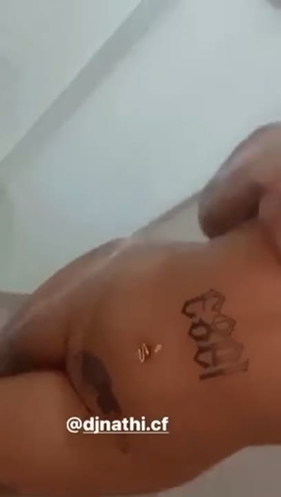 DJ Nathi Privacy grátis pelada mostrando a buceta molhadinha