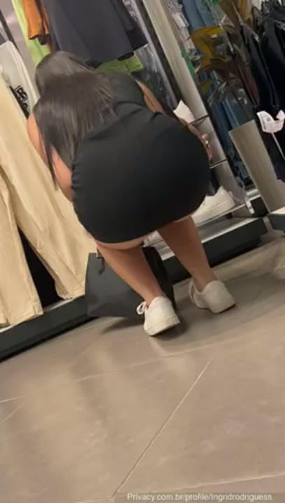 Ingrid Rodrigues Xvideos exibindo a buceta na loja do shopping