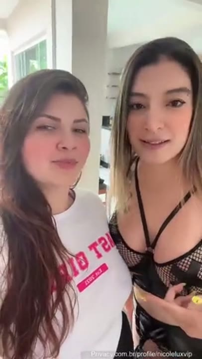 Nicole Lux porn fazendo uma sacanagem gostosa com a amiga