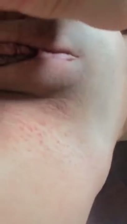 Novinha bucetuda gostosa procura por sexo caseiro