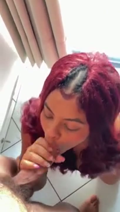Julia Sodré porno oral chupando rola até ganhar leitinho
