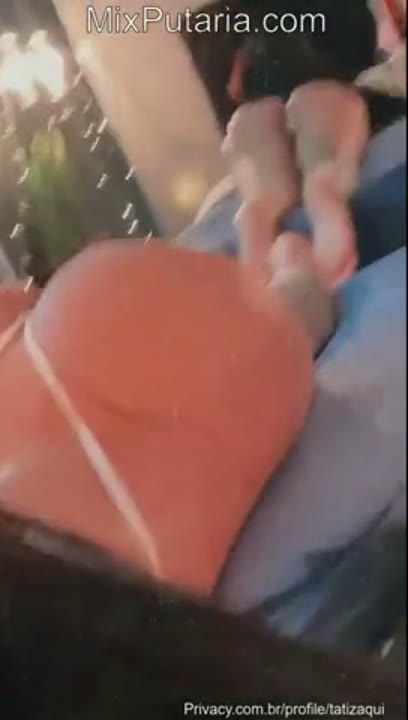 Tati Zaqui mostrando os peitões e sua doce bucetinha