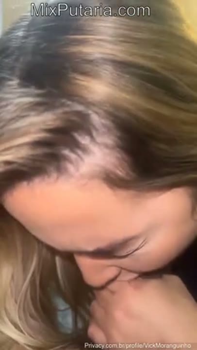 Vick Moranguinho fazendo boquete parafuso e levando leitada