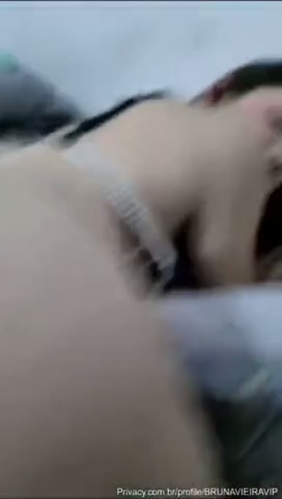 Bruna Vieira erome dando o cuzinho para um negão e gritando com a rola no cu