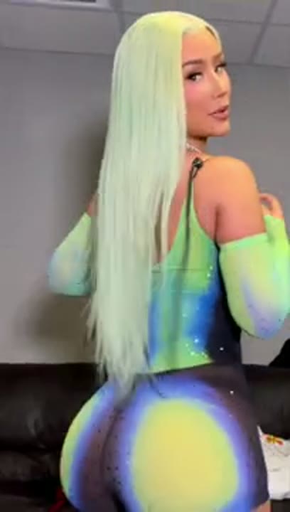 Porno Iggy Azalea cantora famosa mostrando a buceta no Onlyfans