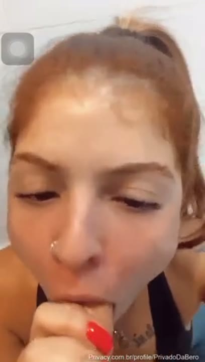 Privado da Bero boquete mamando um consolo grande e grosso