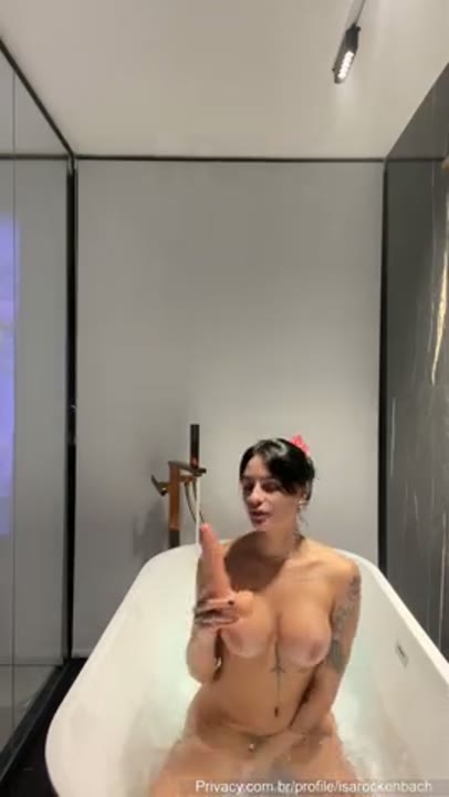Isadora Rockenbach nua no motel batendo com consolo na cara bem safadinha