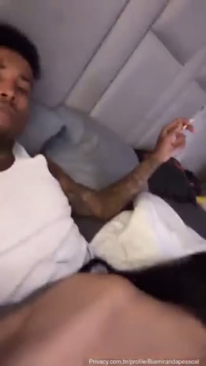 Novinha telegram Bia Miranda mamando o pau duro do negão caiu na net