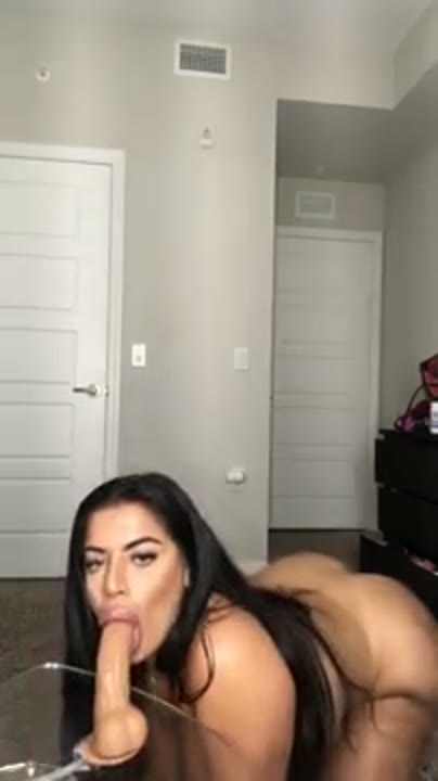 Lissa Aires porno oral chupando consolo nua como chupa rola