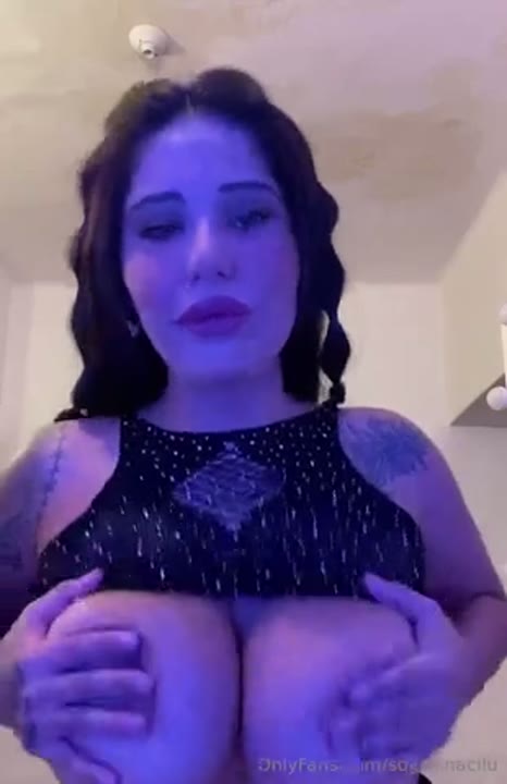 Soyailinacilu porn caiu na net excitando os mamilos redondos