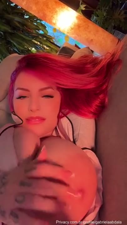 Gabriela Abdala pelada mostrando os peitos grandes cheia de tesão