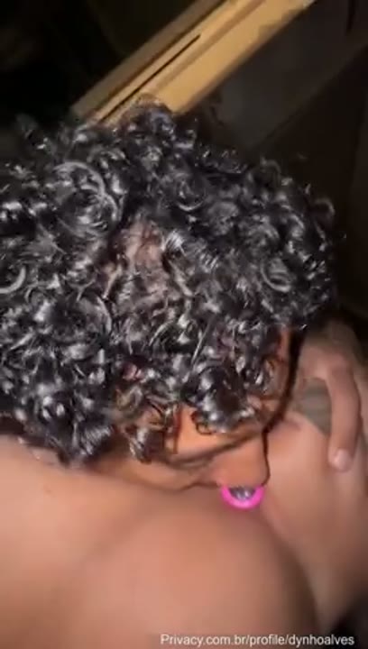 Mc Mirella boquete chupando a piroca do Dinho Alves no meia nove delicioso