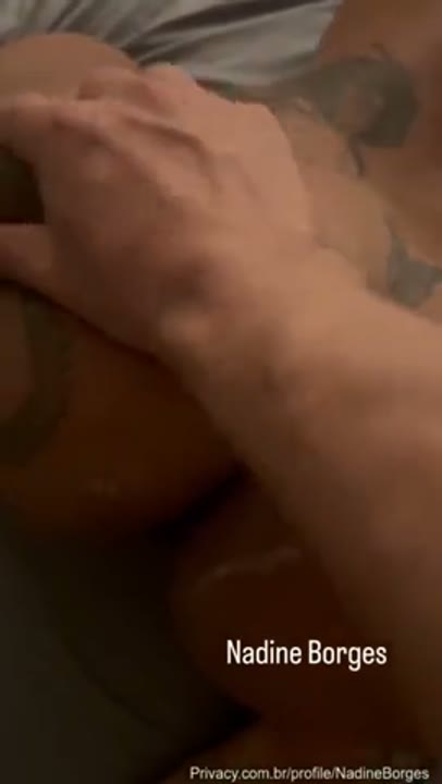 Nadine Borges porno nacional de quatro levando uma gozada no rabo